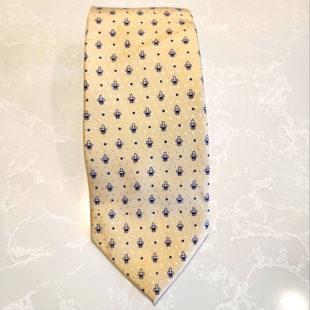 Vintage ROBERT TALBOTT Light Yellow Blue Fleur De Lis 100% Silk Tie Made Italy